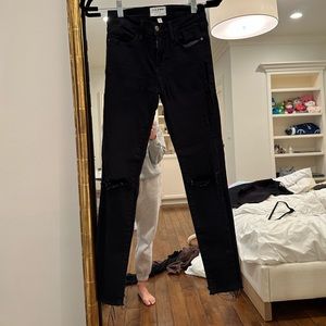FRAME skinny jeans w knee rips so cute